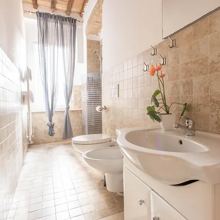 Am 1 - Elegant Three-room In The Center *